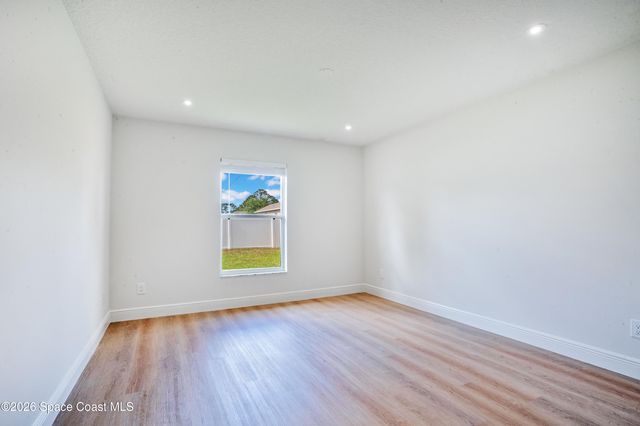 934 Eastlake Street SE, Palm Bay, FL 32909