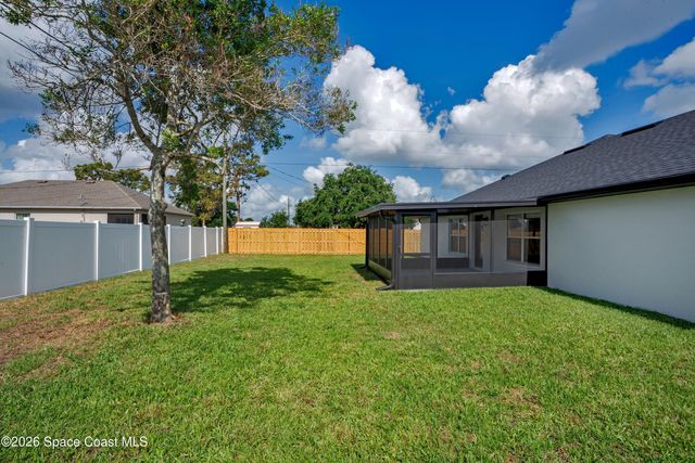 934 Eastlake Street SE, Palm Bay, FL 32909