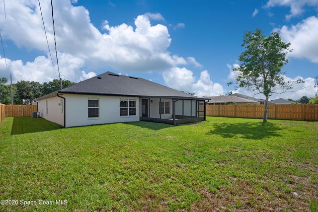 934 Eastlake Street SE, Palm Bay, FL 32909