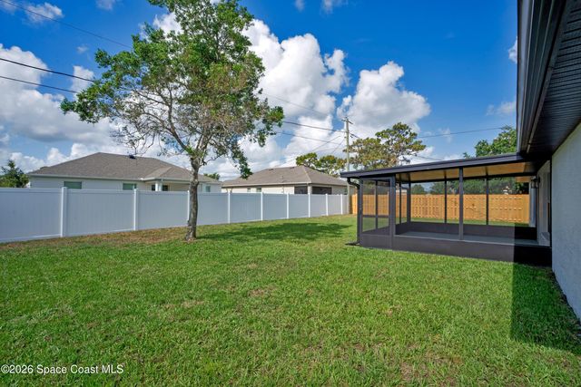 934 Eastlake Street SE, Palm Bay, FL 32909