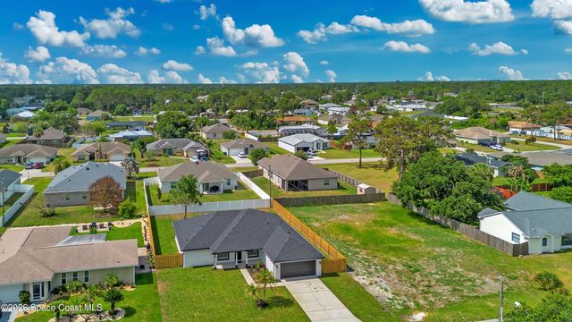 934 Eastlake Street SE, Palm Bay, FL 32909
