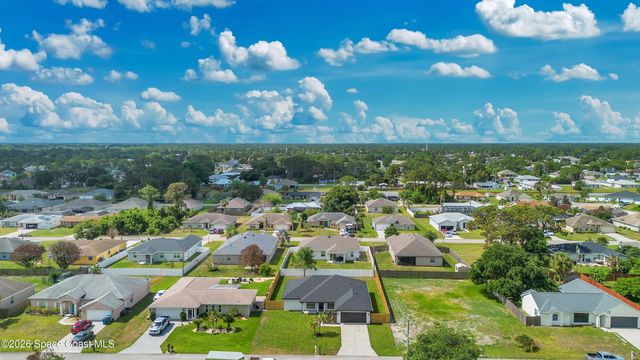 934 Eastlake Street SE, Palm Bay, FL 32909