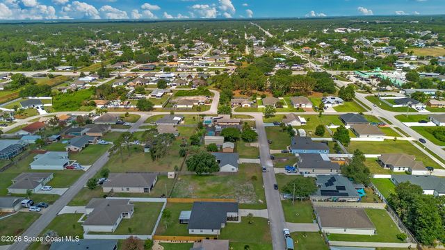 934 Eastlake Street SE, Palm Bay, FL 32909