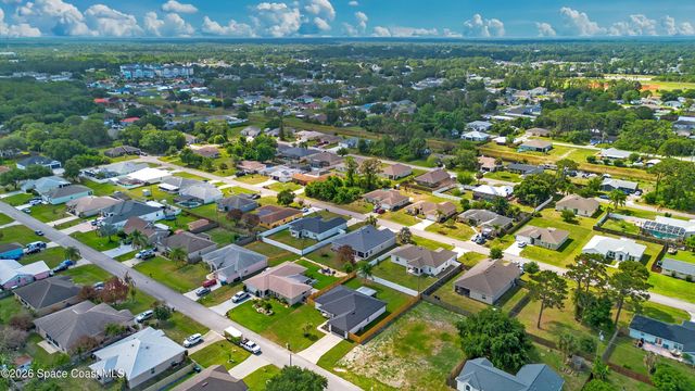 934 Eastlake Street SE, Palm Bay, FL 32909