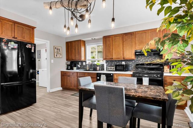1099 Eaton Road, Berkley, MI 48072