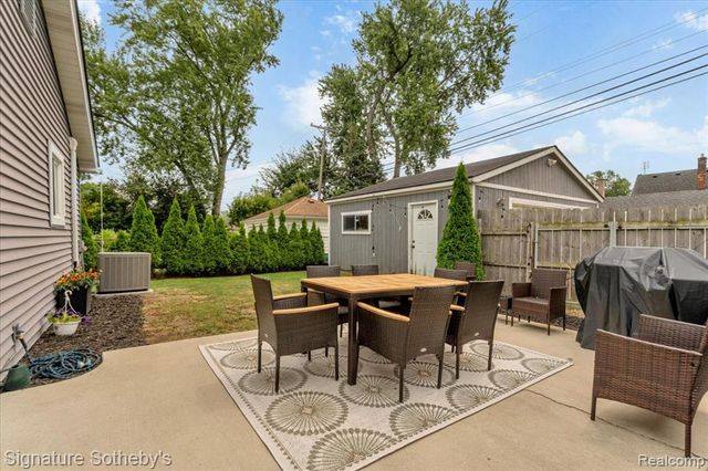 1099 Eaton Road, Berkley, MI 48072