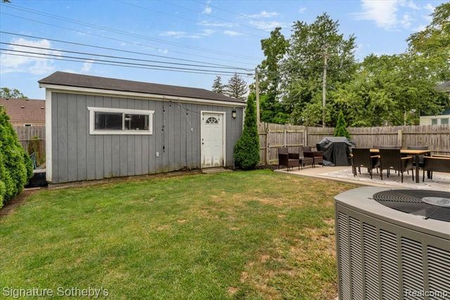 1099 Eaton Road, Berkley, MI 48072