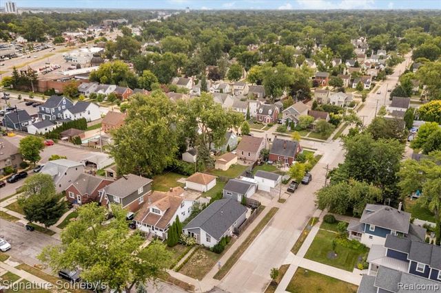 1099 Eaton Road, Berkley, MI 48072