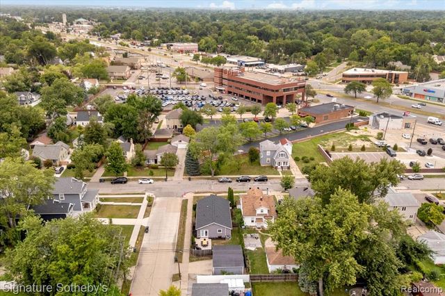1099 Eaton Road, Berkley, MI 48072