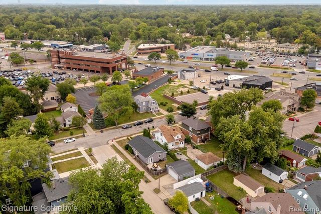 1099 Eaton Road, Berkley, MI 48072