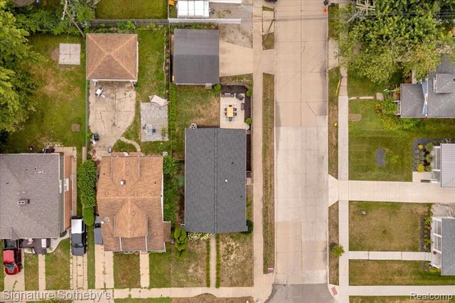 1099 Eaton Road, Berkley, MI 48072
