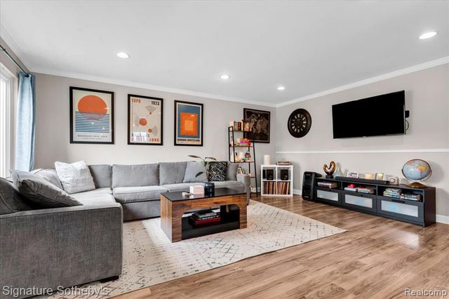 1099 Eaton Road, Berkley, MI 48072