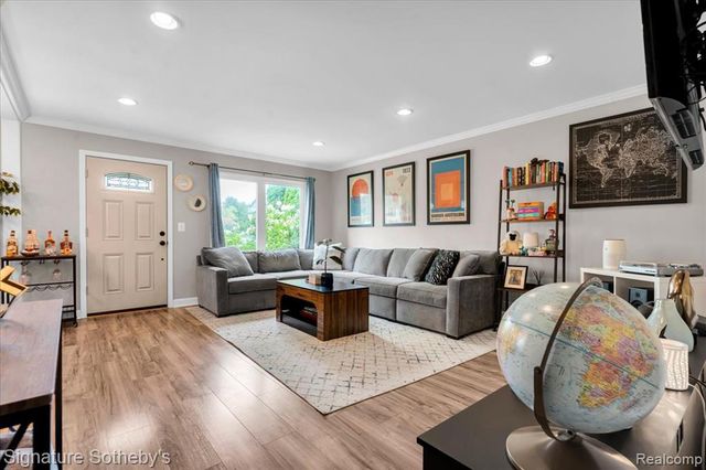 1099 Eaton Road, Berkley, MI 48072