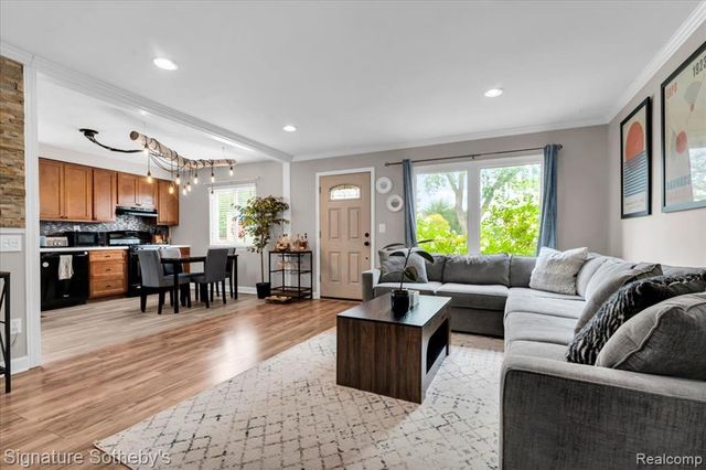 1099 Eaton Road, Berkley, MI 48072
