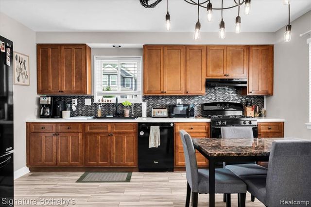 1099 Eaton Road, Berkley, MI 48072