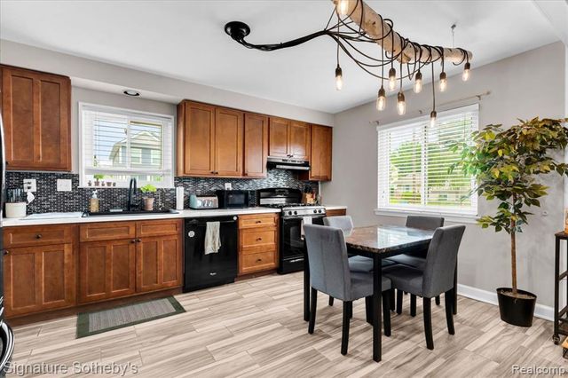 1099 Eaton Road, Berkley, MI 48072