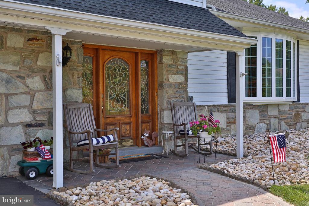 573 HAMMOND DR, YARDLEY, PA 19067 — photo 2
