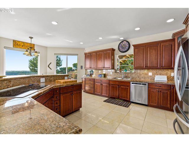 58 SHORELINE Dr, Florence, OR 97439