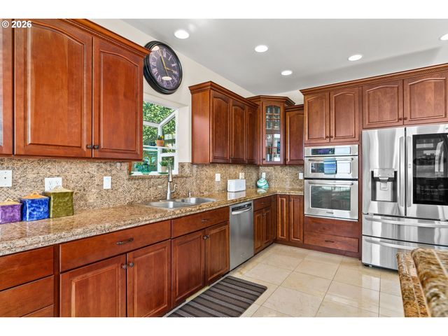 58 SHORELINE Dr, Florence, OR 97439