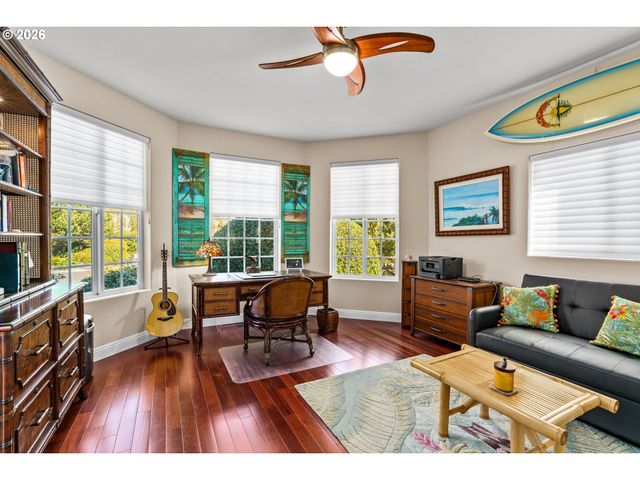 58 SHORELINE Dr, Florence, OR 97439