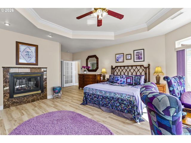 58 SHORELINE Dr, Florence, OR 97439