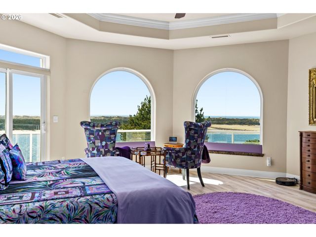 58 SHORELINE Dr, Florence, OR 97439