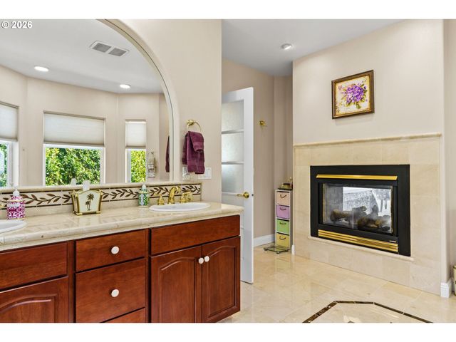 58 SHORELINE Dr, Florence, OR 97439