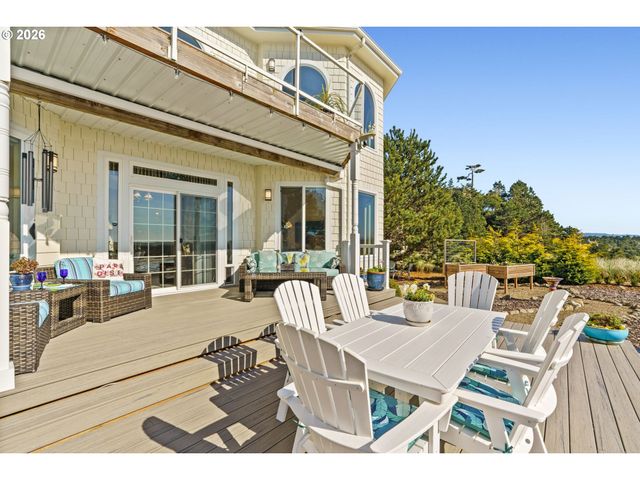 58 SHORELINE Dr, Florence, OR 97439