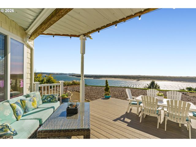 58 SHORELINE Dr, Florence, OR 97439