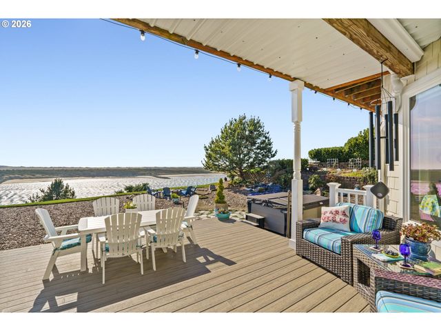 58 SHORELINE Dr, Florence, OR 97439