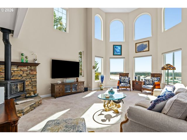 58 SHORELINE Dr, Florence, OR 97439