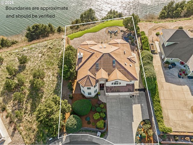 58 SHORELINE Dr, Florence, OR 97439