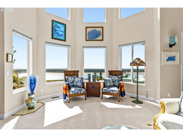 58 SHORELINE Dr, Florence, OR 97439