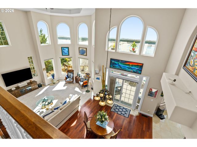 58 SHORELINE Dr, Florence, OR 97439