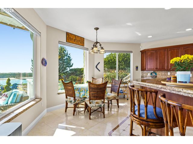 58 SHORELINE Dr, Florence, OR 97439