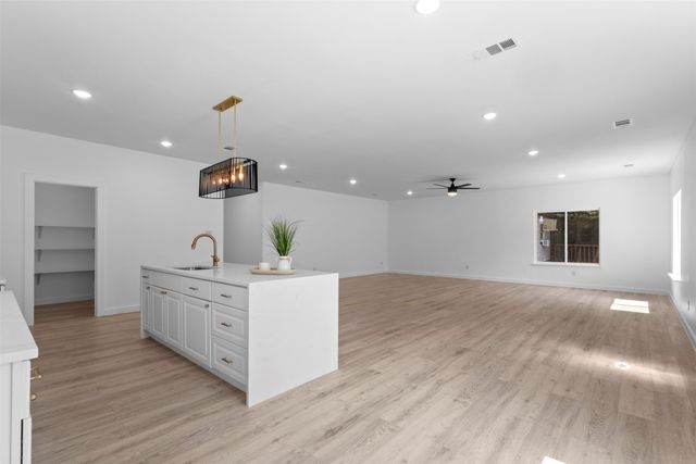 4406 S Ottawa Road, Dallas, TX 75212