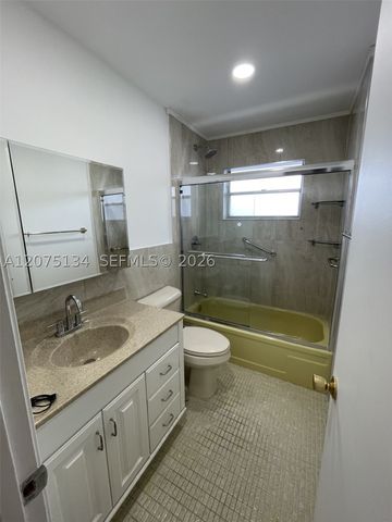 1000 NE 14th Ave 211, Hallandale Beach, FL 33009