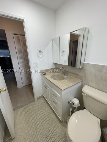 1000 NE 14th Ave 211, Hallandale Beach, FL 33009