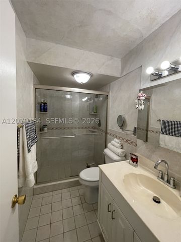 1000 NE 14th Ave 211, Hallandale Beach, FL 33009