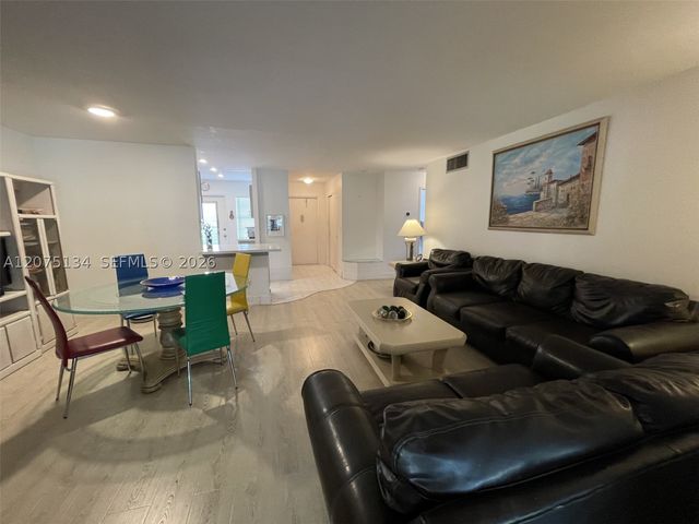 1000 NE 14th Ave 211, Hallandale Beach, FL 33009
