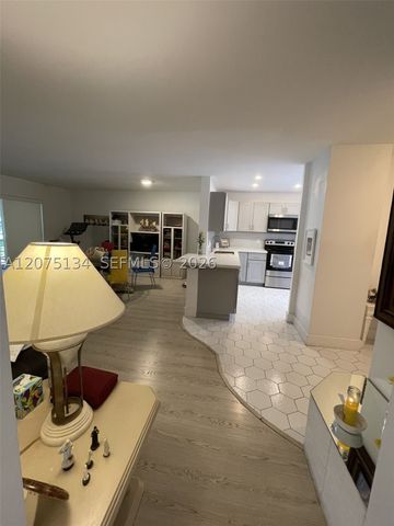 1000 NE 14th Ave 211, Hallandale Beach, FL 33009