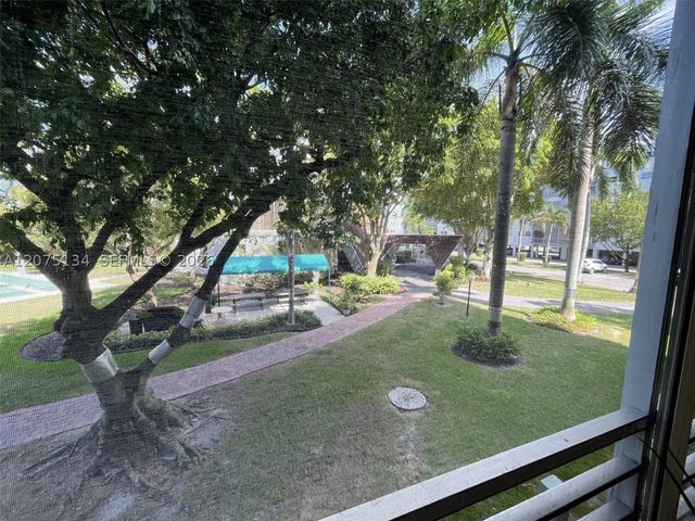 1000 NE 14th Ave 211, Hallandale Beach, FL 33009