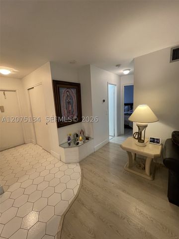 1000 NE 14th Ave 211, Hallandale Beach, FL 33009