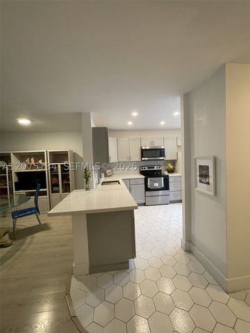 1000 NE 14th Ave 211, Hallandale Beach, FL 33009