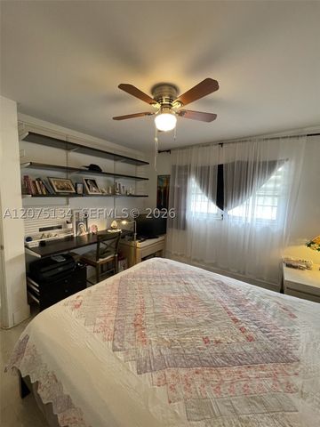1000 NE 14th Ave 211, Hallandale Beach, FL 33009