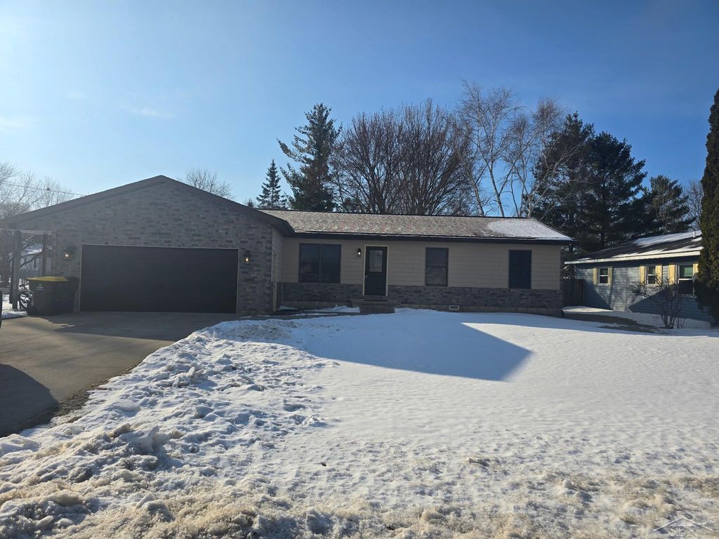 1946 N Mackenzie Lane, Mt Pleasant, MI 48858