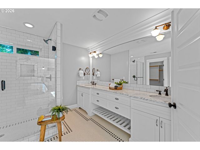 4064 N COURT Ave, Portland, OR 97227