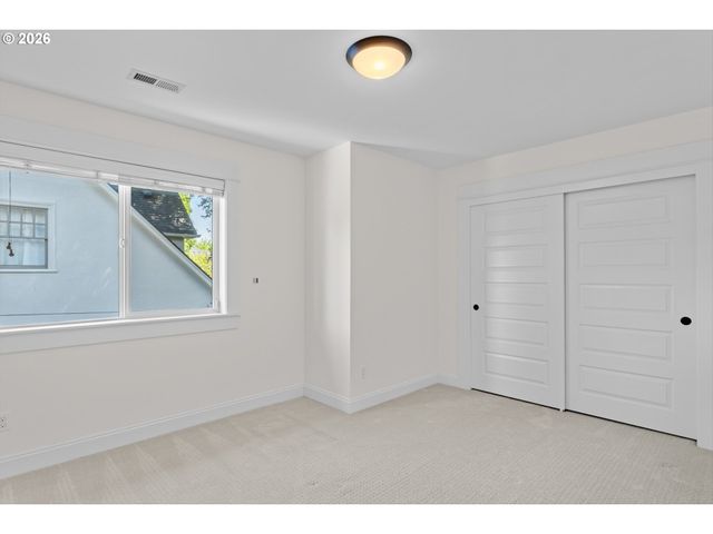 4064 N COURT Ave, Portland, OR 97227