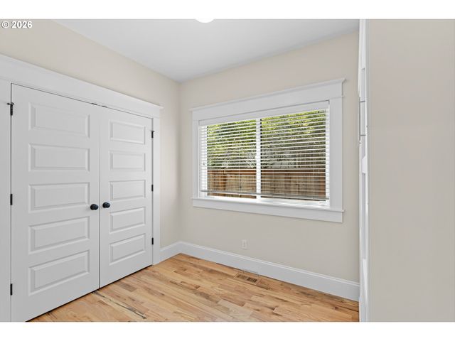 4064 N COURT Ave, Portland, OR 97227
