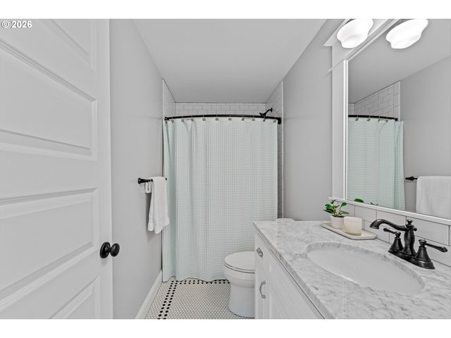 4064 N COURT Ave, Portland, OR 97227